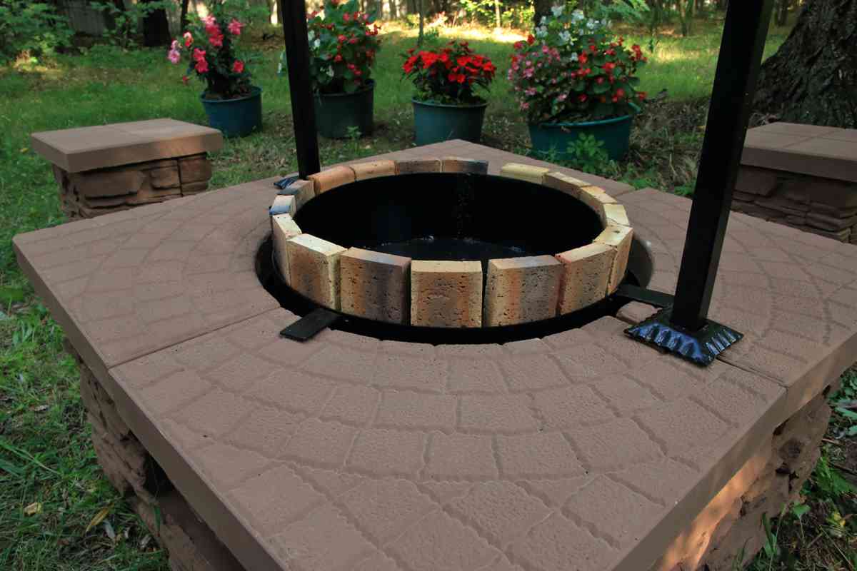 Szalonnasütő a kertben tűztérrel